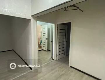 4-комнатная квартира, этаж 3 из 5, 82 м²