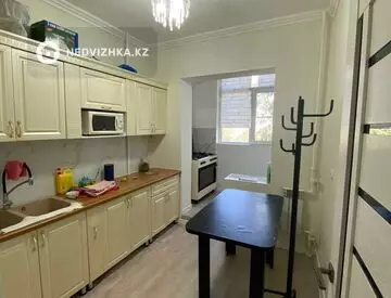 4-комнатная квартира, этаж 3 из 5, 82 м²