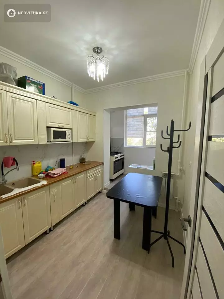 4-комнатная квартира, этаж 3 из 5, 82 м², фотография 2