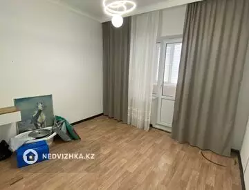 4-комнатная квартира, этаж 3 из 5, 82 м²