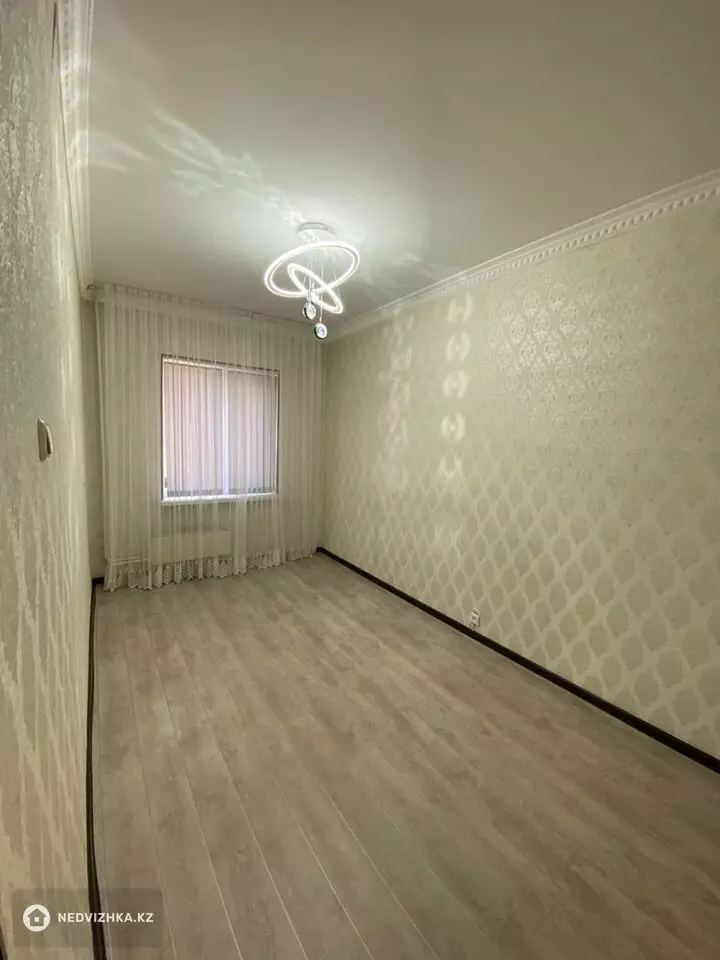 4-комнатная квартира, этаж 3 из 5, 82 м², фотография 5