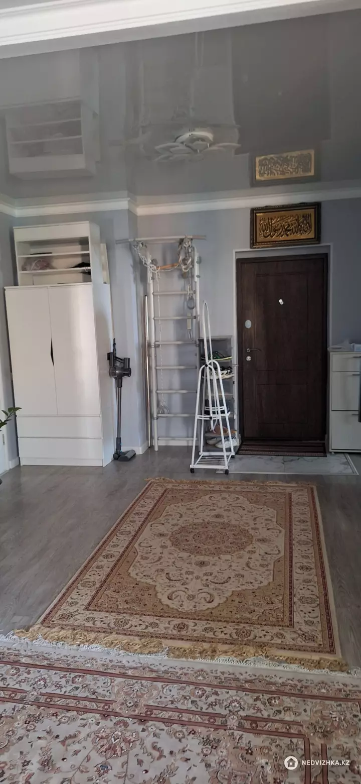 3-комнатная квартира, этаж 9 из 22, 89 м², фотография 2