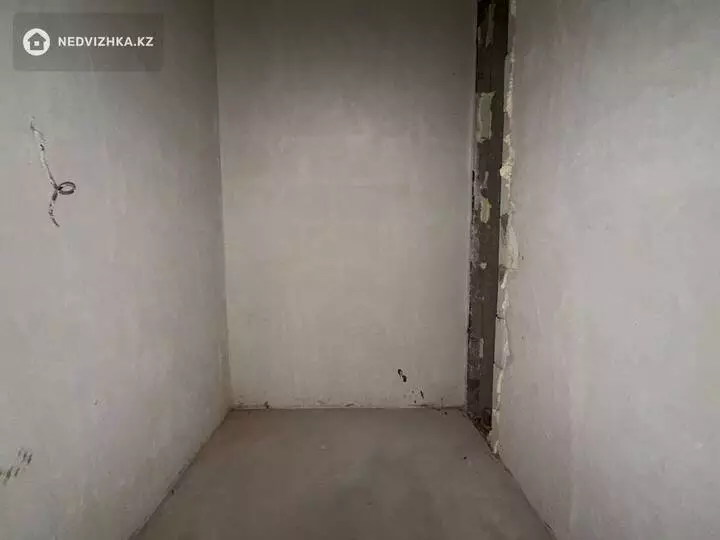 2-комнатная квартира, этаж 12 из 14, 79 м², 2-фотосурет