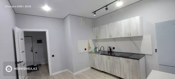 1-комнатная квартира, этаж 12 из 17, 45 м², фотография 3