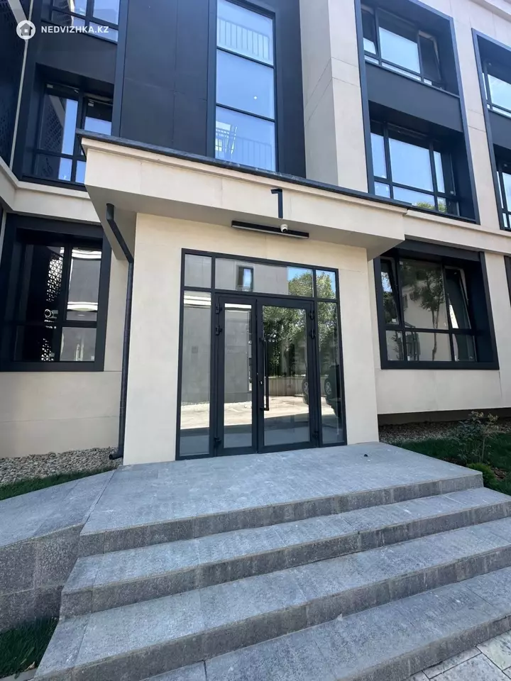 2-комнатная квартира, этаж 2 из 3, 56 м², фотография 2