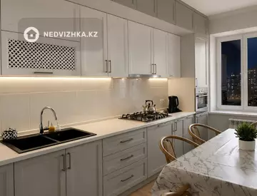 2-комнатная квартира, этаж 7 из 7, 98 м², Посуточно