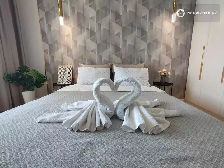 1-комнатная квартира, этаж 12 из 12, 45 м², Посуточно, фотография 2
