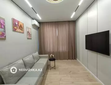 1-комнатная квартира, этаж 12 из 12, 45 м², Посуточно