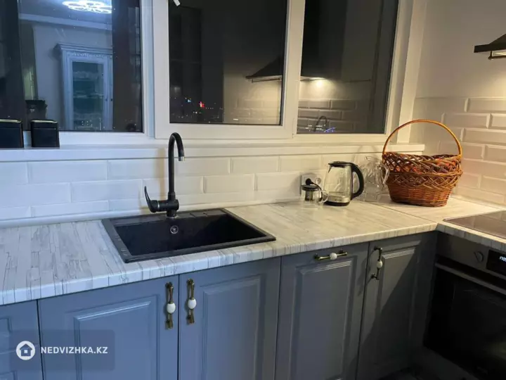 3-комнатная квартира, этаж 17 из 16, 110 м², фотография 2