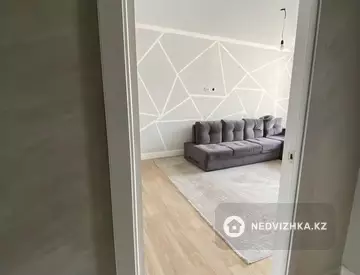 3-комнатная квартира, этаж 4 из 7, 90 м²