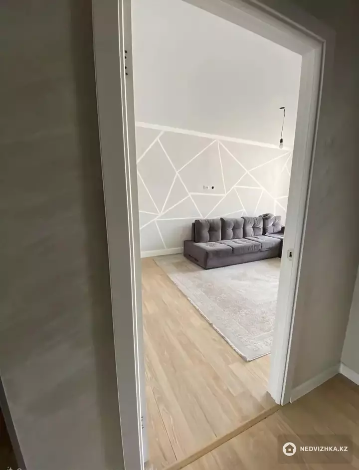 3-комнатная квартира, этаж 4 из 7, 90 м², фотография 2