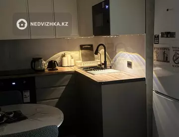 2-комнатная квартира, этаж 4 из 5, 49 м², Посуточно