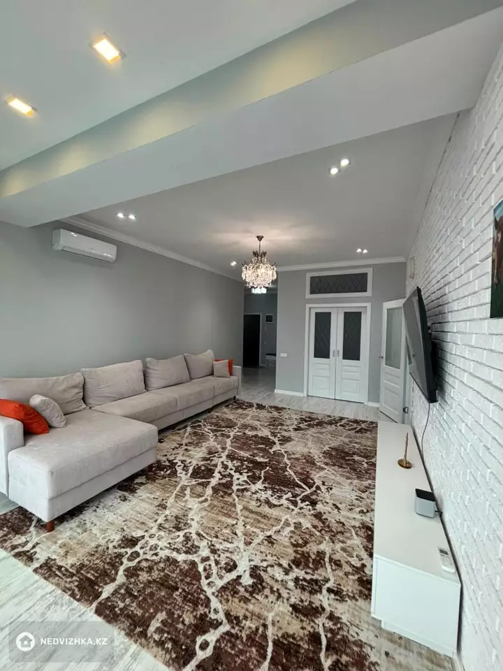 3-комнатная квартира, этаж 10 из 10, 84 м², фотография 2