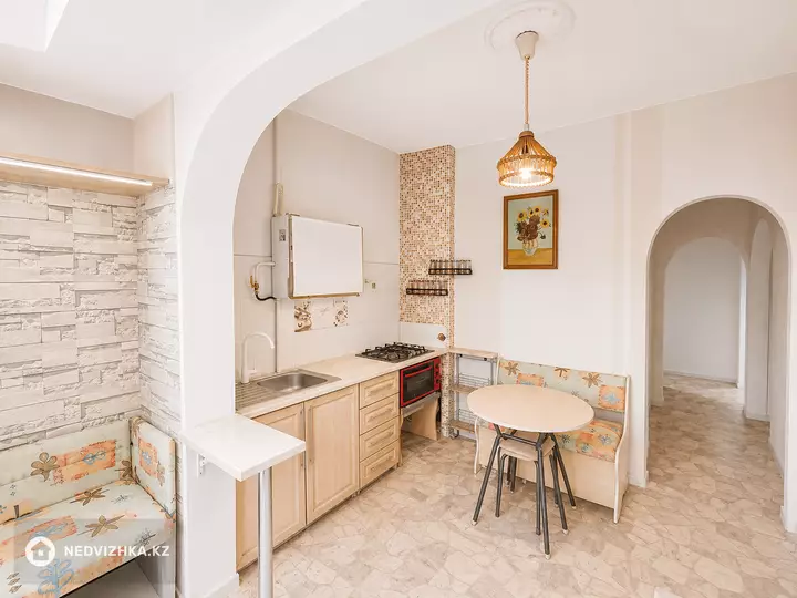 2-комнатная квартира, этаж 6 из 9, 56 м², фотография 3