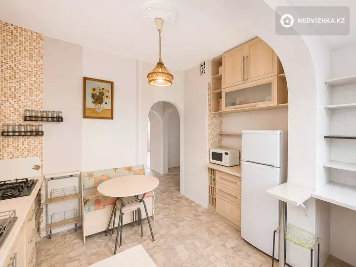 2-комнатная квартира, этаж 6 из 9, 56 м², фотография 2