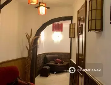 Салон, этаж 1 из 9, 267 м²