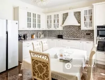 4-комнатная квартира, этаж 4 из 20, 165 м²
