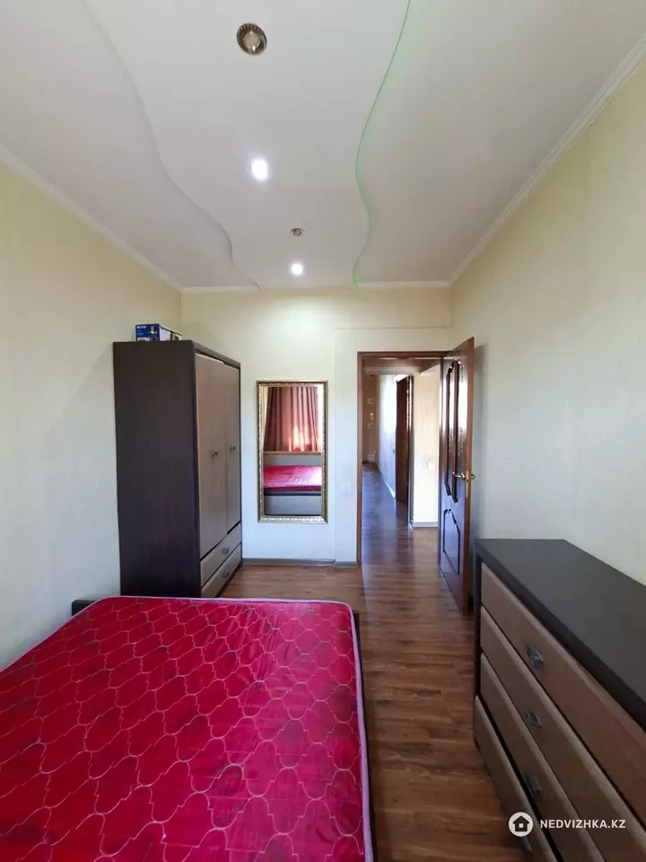 3-комнатная квартира, этаж 4 из 5, 80 м², фотография 2
