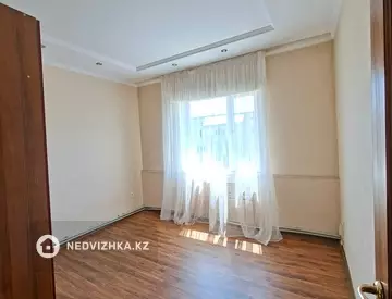 3-комнатная квартира, этаж 4 из 5, 80 м²