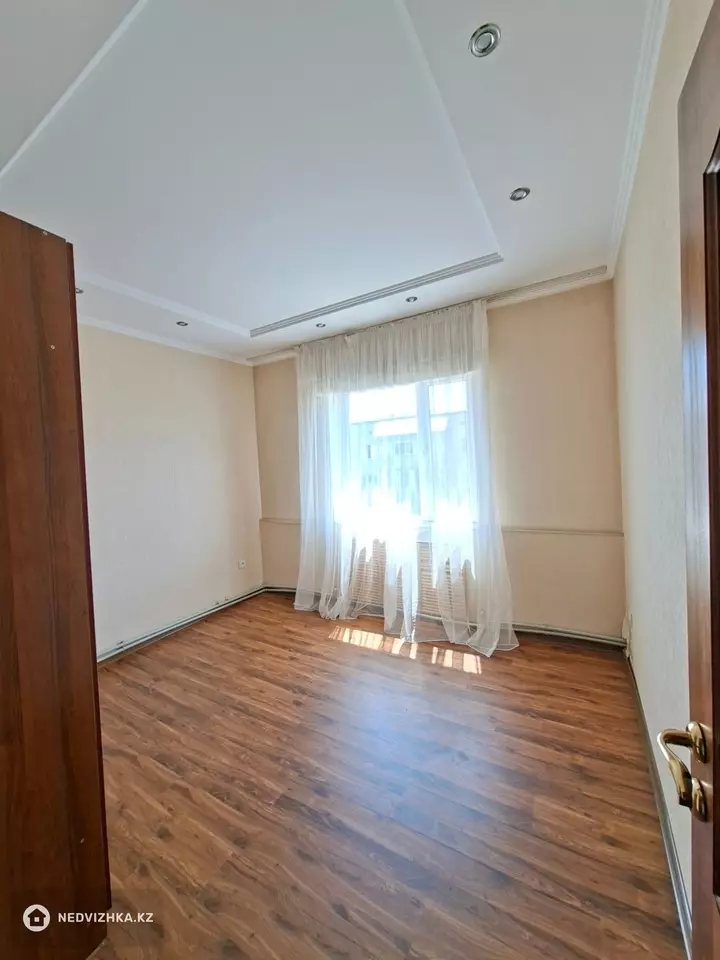 3-комнатная квартира, этаж 4 из 5, 80 м², фотография 3