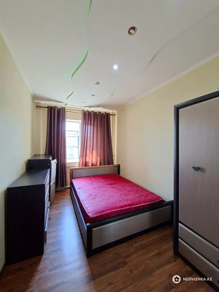 3-комнатная квартира, этаж 4 из 5, 80 м², фотография 4