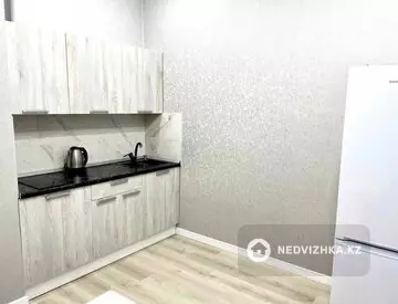 2-комнатная квартира, этаж 3 из 12, 47 м², Посуточно