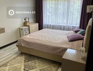 3-комнатная квартира, этаж 4 из 4, 63 м², Посуточно