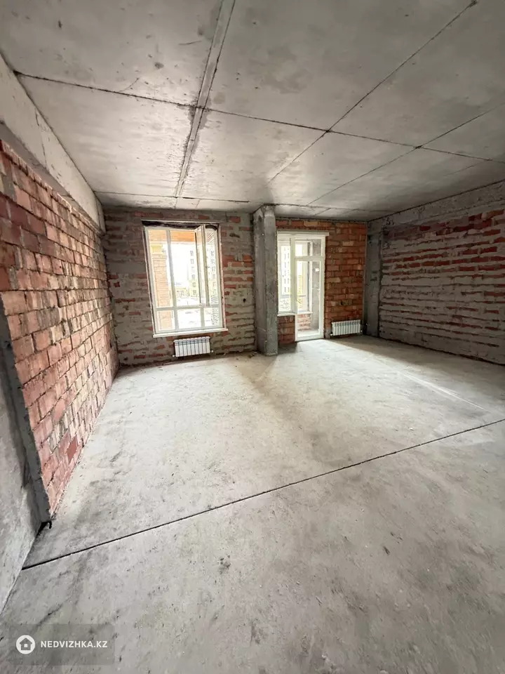 3-комнатная квартира, этаж 2 из 9, 80 м², фотография 3