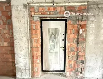3-комнатная квартира, этаж 2 из 9, 80 м²