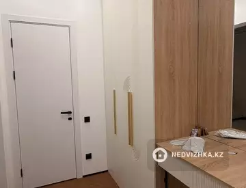 1-комнатная квартира, этаж 8 из 20, 52 м², Посуточно, миниатюра 3