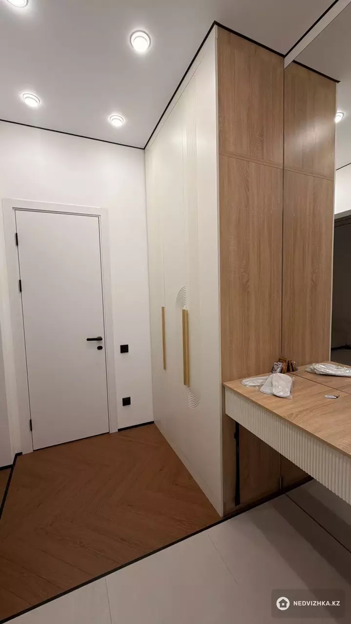1-комнатная квартира, этаж 8 из 20, 52 м², Посуточно, фотография 3