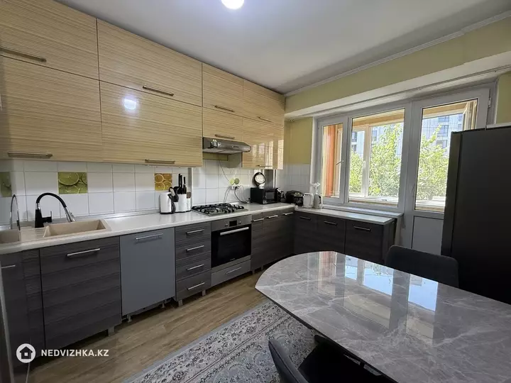 3-комнатная квартира, этаж 4 из 9, 76 м², фотография 5