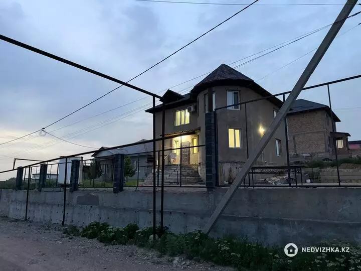 6-комнатный дом, 5 соток, 220 м², фотография 4