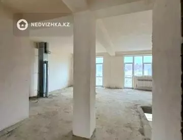 5-комнатная квартира, этаж 9 из 10, 196 м²