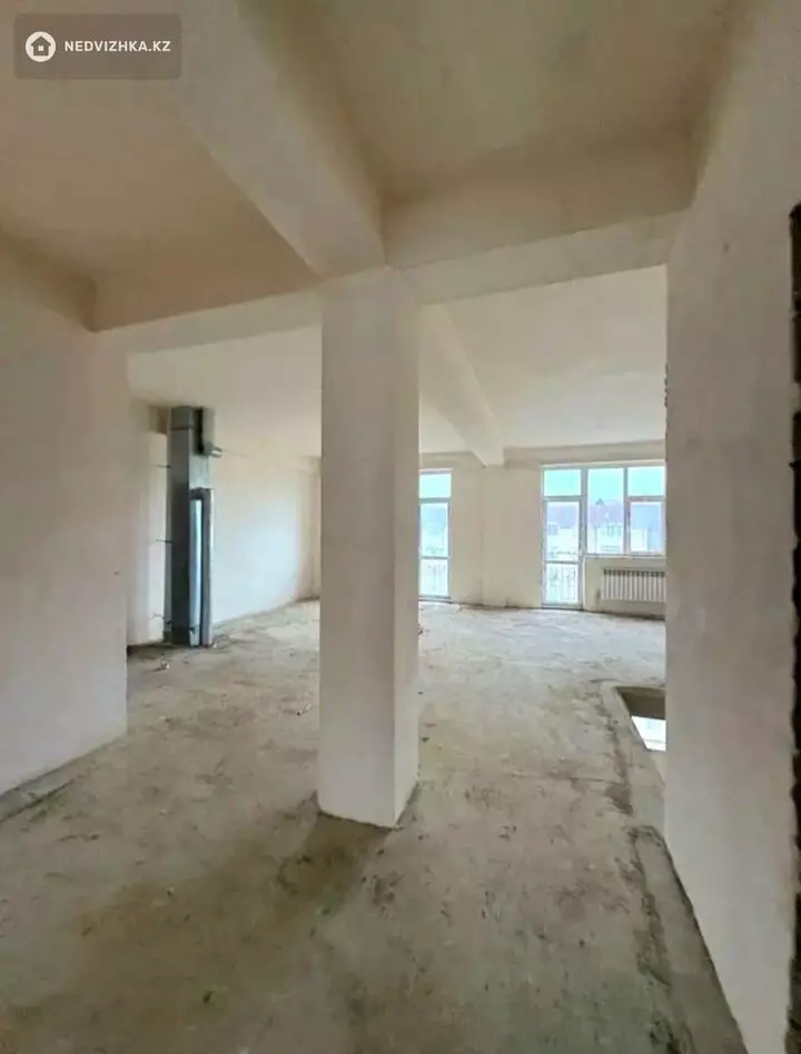 5-комнатная квартира, этаж 9 из 10, 196 м², фотография 2