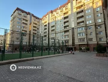 5-комнатная квартира, этаж 9 из 10, 196 м²