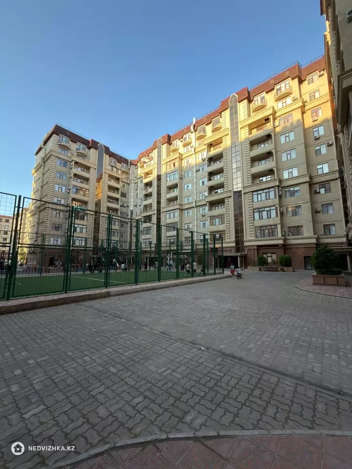 5-комнатная квартира, этаж 9 из 10, 196 м², фотография 3