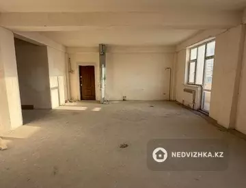 5-комнатная квартира, этаж 9 из 10, 196 м²