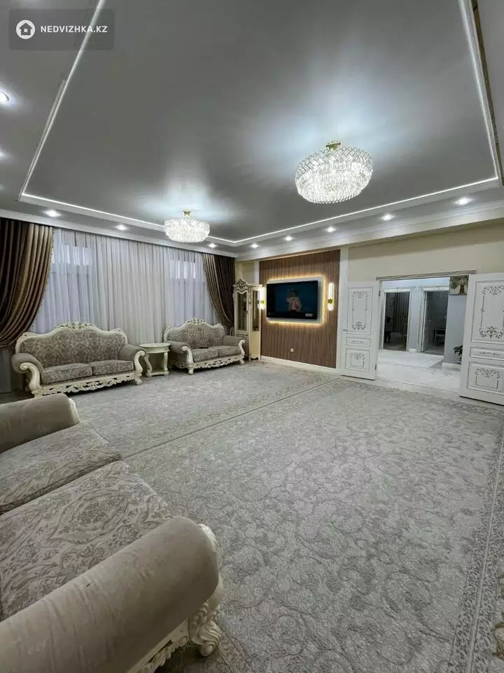 4-комнатная квартира, этаж 4 из 10, 155 м², фотография 2