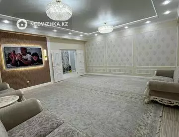 4-комнатная квартира, этаж 4 из 10, 155 м²