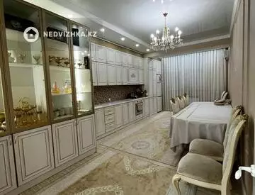 4-комнатная квартира, этаж 4 из 10, 155 м²
