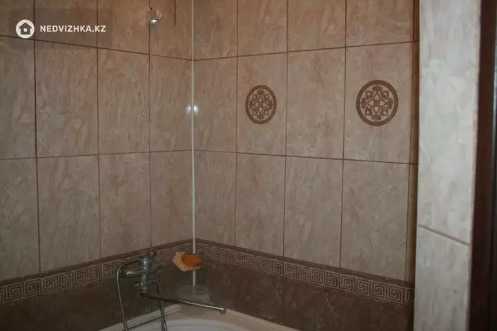 3-комнатная квартира, этаж 4 из 5, 56 м², фотография 2