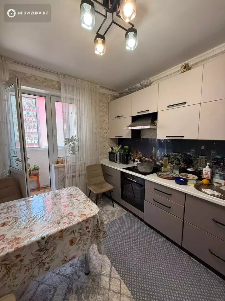 3-комнатная квартира, этаж 4 из 14, 71 м², фотография 4