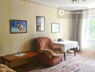 3-комнатная квартира, этаж 3 из 5, 61 м², миниатюра 2