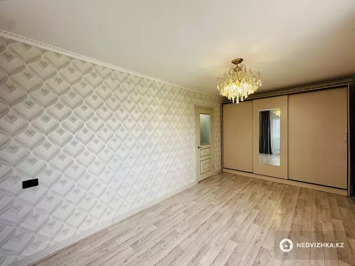 4-комнатная квартира, этаж 2 из 5, 73 м², фотография 3