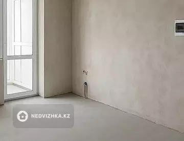 1-комнатная квартира, этаж 2 из 18, 43 м², миниатюра 3