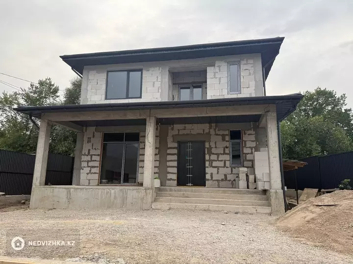 6-комнатный дом, 6 соток, 220 м²