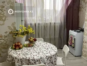 2-комнатная квартира, этаж 8 из 9, 60 м², На длительный срок, миниатюра 12
