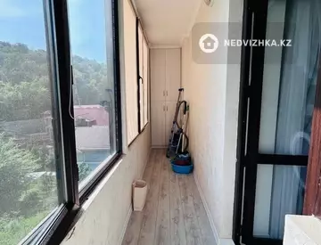 4-комнатная квартира, этаж 2 из 3, 130 м², миниатюра 3