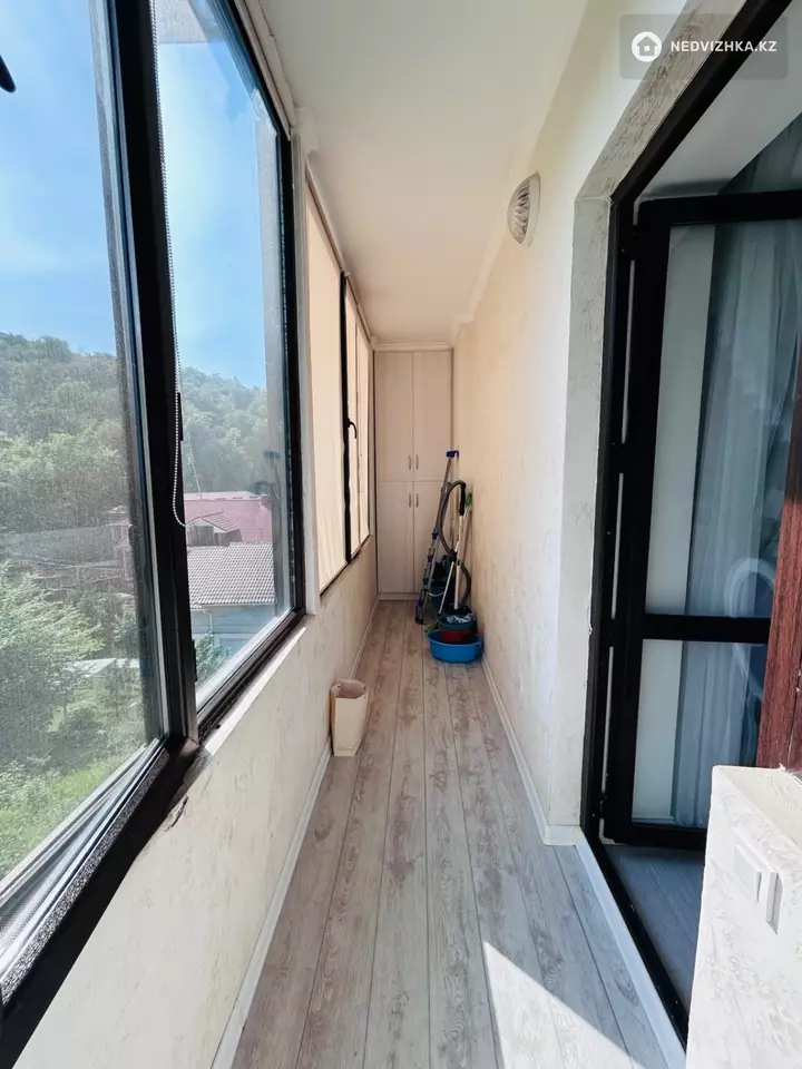 4-комнатная квартира, этаж 2 из 3, 130 м², фотография 3